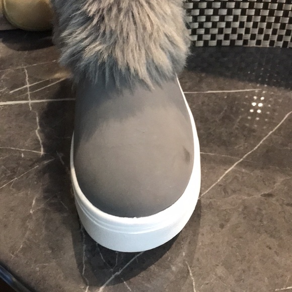 Brash Gray Faux Fur Trimmed Ankle Booties/Shoes Size 8.5 - Picture 9 of 11